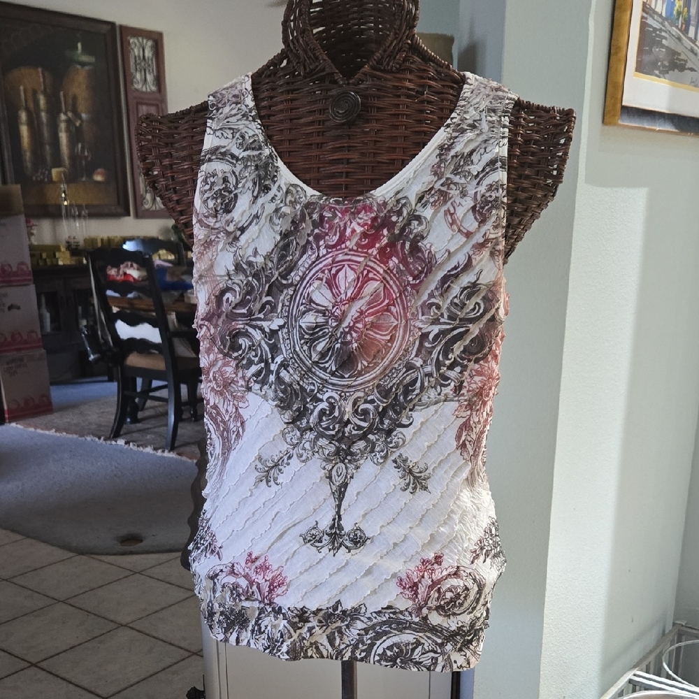 Fitted Graphic White and Red Sleeveless Tank Top